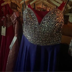 MacDuggal size 8. Stoned top, with or without straps included.
